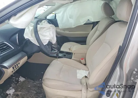 2017 Subaru Outback 2.5I Premium из США, поврежденный, VIN 4S4BSAHC9H3362793